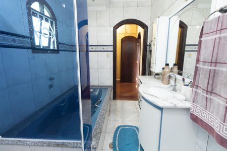 Casa à venda com 204m², 3 quartos e 4 vagasBanheiro da Suíte