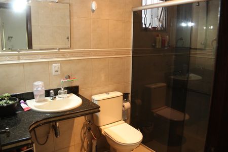 Casa à venda com 130m², 3 quartos e 2 vagasBanheiro