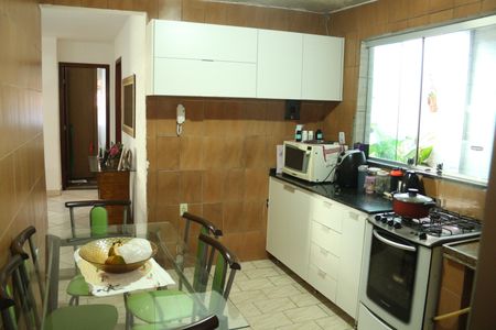 Casa à venda com 130m², 3 quartos e 2 vagasCozinha