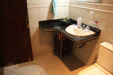 Casa à venda com 130m², 3 quartos e 2 vagasBanheiro