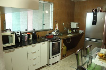 Casa à venda com 130m², 3 quartos e 2 vagasCozinha
