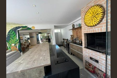 Casa à venda com 180m², 5 quartos e 2 vagasFoto 03