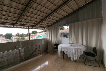Casa à venda com 200m², 5 quartos e sem vaga Casa à venda com 200m², 5 quartos e sem vagaSala