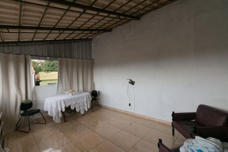 Casa à venda com 200m², 5 quartos e sem vaga Casa à venda com 200m², 5 quartos e sem vagaSala