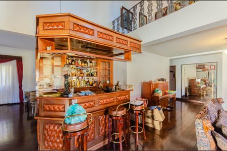 Casa à venda com 600m², 5 quartos e 6 vagas Casa à venda com 600m², 5 quartos e 6 vagasSala