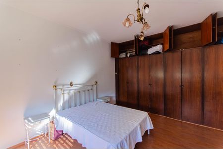 Casa à venda com 600m², 5 quartos e 6 vagas Casa à venda com 600m², 5 quartos e 6 vagasQuarto 1