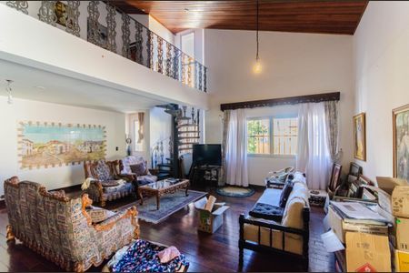 Casa à venda com 600m², 5 quartos e 6 vagas Casa à venda com 600m², 5 quartos e 6 vagasSala