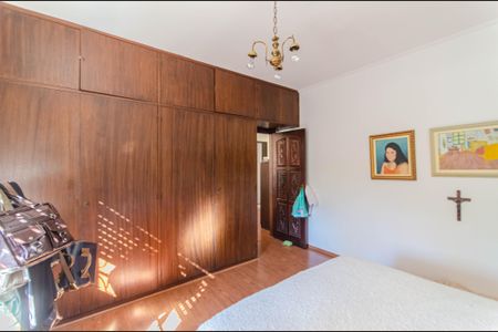 Casa à venda com 600m², 5 quartos e 6 vagas Casa à venda com 600m², 5 quartos e 6 vagasQuarto 2