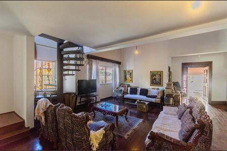 Casa à venda com 600m², 5 quartos e 6 vagas Casa à venda com 600m², 5 quartos e 6 vagasSala