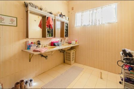 Casa à venda com 600m², 5 quartos e 6 vagas Casa à venda com 600m², 5 quartos e 6 vagasBanheiro Social