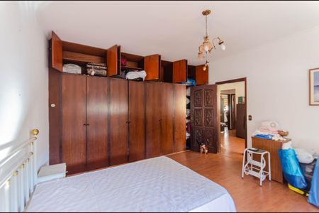 Casa à venda com 600m², 5 quartos e 6 vagas Casa à venda com 600m², 5 quartos e 6 vagasQuarto 1