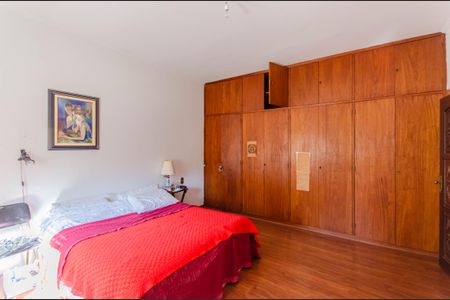 Casa à venda com 600m², 5 quartos e 6 vagas Casa à venda com 600m², 5 quartos e 6 vagasSuíte 1