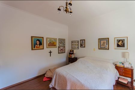 Casa à venda com 600m², 5 quartos e 6 vagas Casa à venda com 600m², 5 quartos e 6 vagasQuarto 2