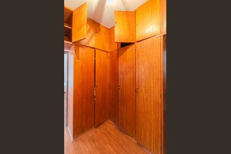 Casa à venda com 600m², 5 quartos e 6 vagas Casa à venda com 600m², 5 quartos e 6 vagasCloset da suíte 1