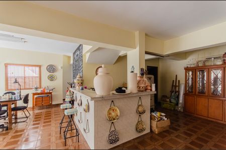 Casa à venda com 600m², 5 quartos e 6 vagas Casa à venda com 600m², 5 quartos e 6 vagasSala de festas