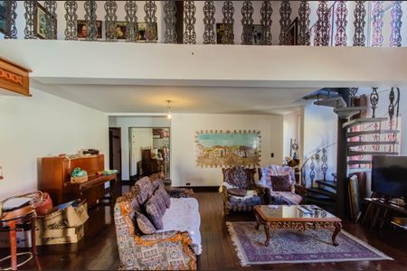 Casa à venda com 600m², 5 quartos e 6 vagas Casa à venda com 600m², 5 quartos e 6 vagasSala