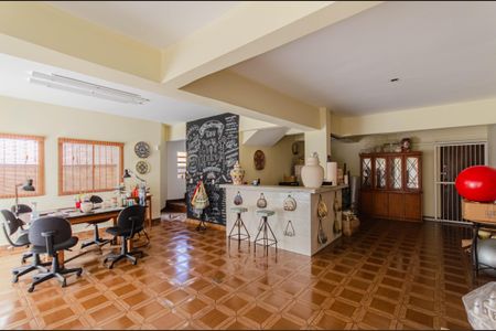 Casa à venda com 600m², 5 quartos e 6 vagas Casa à venda com 600m², 5 quartos e 6 vagasSalão de Festas