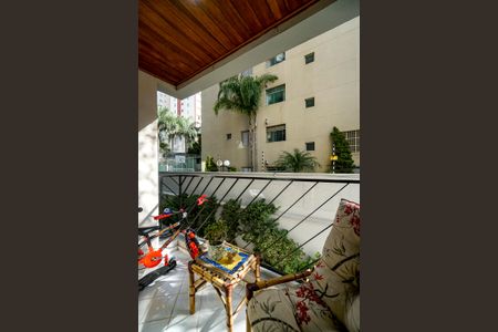 Apartamento à venda com 62m², 2 quartos e 1 vaga Apartamento à venda com 62m², 2 quartos e 1 vagaVaranda