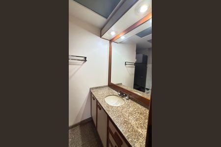 Apartamento à venda com 298m², 3 quartos e 3 vagasBanheiro da Suíte 2