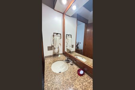 Apartamento à venda com 298m², 3 quartos e 3 vagasBanheiro da Suíte 1