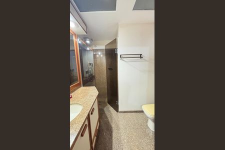 Apartamento à venda com 298m², 3 quartos e 3 vagasBanheiro da Suíte 1