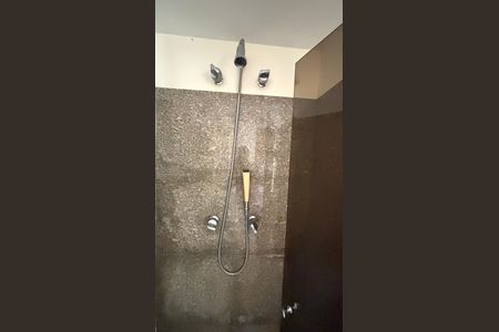 Apartamento à venda com 298m², 3 quartos e 3 vagasBanheiro da Suíte 2