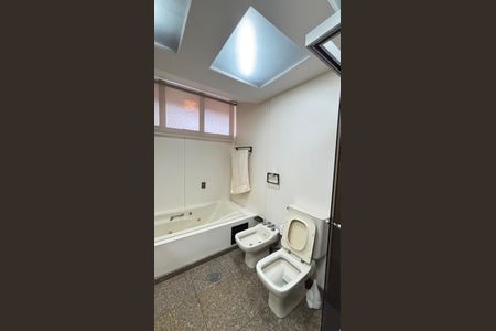 Apartamento à venda com 298m², 3 quartos e 3 vagasBanheiro da Suíte 3