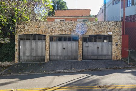 Casa à venda com 310m², 4 quartos e 5 vagasFachada