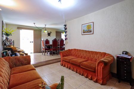 Casa à venda com 310m², 4 quartos e 5 vagasSala