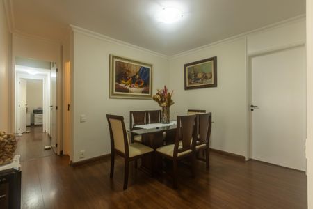 Apartamento à venda com 105m², 3 quartos e 2 vagas Apartamento à venda com 105m², 3 quartos e 2 vagasSala