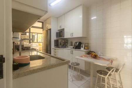 Apartamento à venda com 105m², 3 quartos e 2 vagas Apartamento à venda com 105m², 3 quartos e 2 vagasCozinha