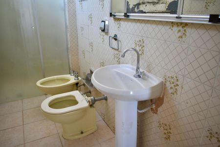 Casa à venda com 223m², 4 quartos e 3 vagas Casa à venda com 223m², 4 quartos e 3 vagasBanheiro da Suíte 2