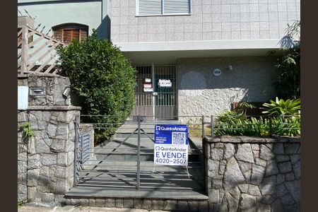 Casa à venda com 223m², 4 quartos e 3 vagas Casa à venda com 223m², 4 quartos e 3 vagasFachada