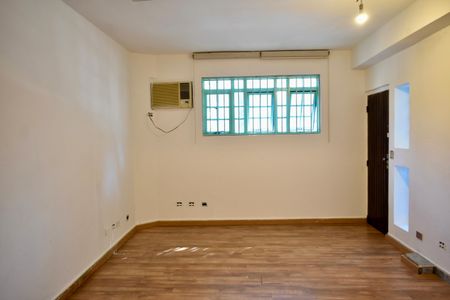 Casa à venda com 223m², 4 quartos e 3 vagas Casa à venda com 223m², 4 quartos e 3 vagasEdícula