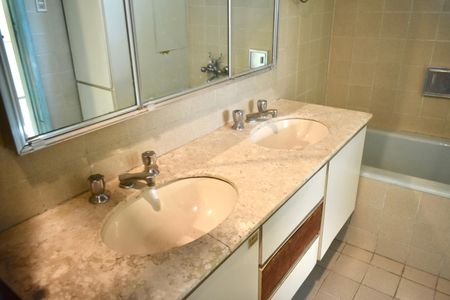 Casa à venda com 223m², 4 quartos e 3 vagas Casa à venda com 223m², 4 quartos e 3 vagasBanheiro Social