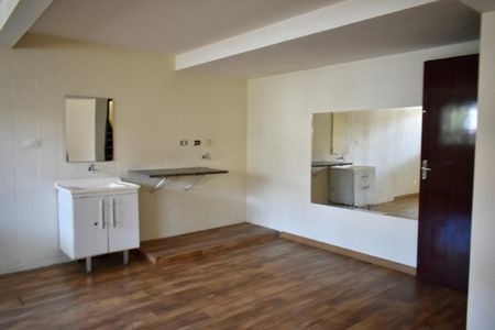 Casa à venda com 223m², 4 quartos e 3 vagas Casa à venda com 223m², 4 quartos e 3 vagasEdícula