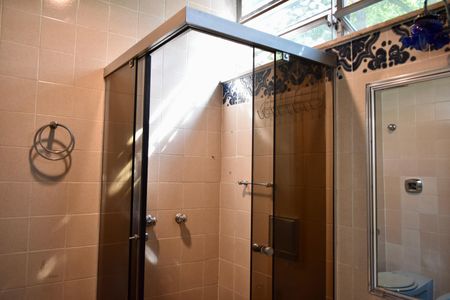 Casa à venda com 223m², 4 quartos e 3 vagas Casa à venda com 223m², 4 quartos e 3 vagasBanheiro Social