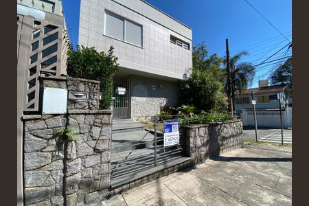 Casa à venda com 223m², 4 quartos e 3 vagas Casa à venda com 223m², 4 quartos e 3 vagasFachada