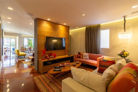 Apartamento à venda com 189m², 3 quartos e 3 vagas Apartamento à venda com 189m², 3 quartos e 3 vagasSala de TV