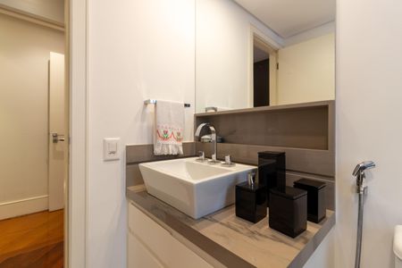 Apartamento à venda com 189m², 3 quartos e 3 vagas Apartamento à venda com 189m², 3 quartos e 3 vagasBanheiro da Suíte 1