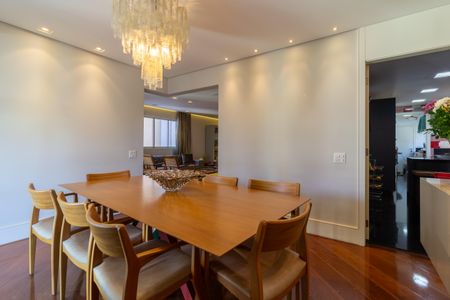 Apartamento à venda com 189m², 3 quartos e 3 vagas Apartamento à venda com 189m², 3 quartos e 3 vagasSala de Jantar