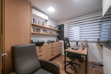 Apartamento à venda com 180m², 4 quartos e 4 vagasEscritório