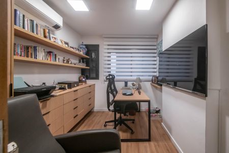 Apartamento à venda com 180m², 4 quartos e 4 vagasEscritório