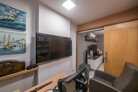 Apartamento à venda com 180m², 4 quartos e 4 vagasEscritório