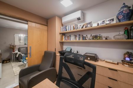 Apartamento à venda com 180m², 4 quartos e 4 vagasEscritório