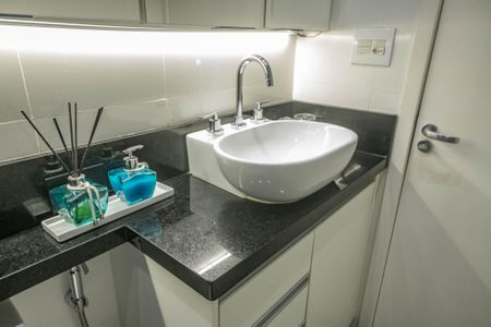 Apartamento à venda com 180m², 4 quartos e 4 vagasBaBanheiro Social 1