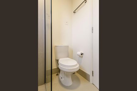 Studio para alugar com 25m², 1 quarto e 1 vaga Studio para alugar com 25m², 1 quarto e 1 vagaBanheiro