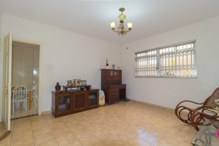 Casa à venda com 220m², 3 quartos e 2 vagas Casa à venda com 220m², 3 quartos e 2 vagasEdícula Sala