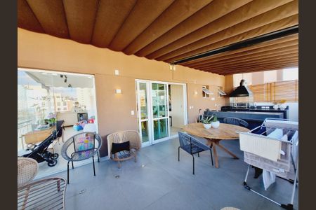 Apartamento à venda com 200m², 3 quartos e 3 vagas Apartamento à venda com 200m², 3 quartos e 3 vagasVaranda da Sala