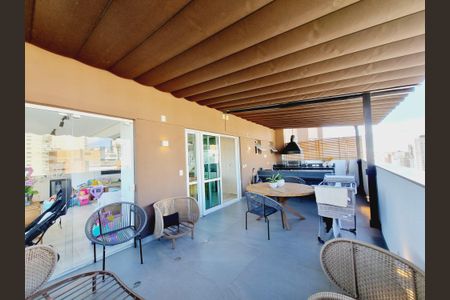 Apartamento à venda com 200m², 3 quartos e 3 vagas Apartamento à venda com 200m², 3 quartos e 3 vagasVaranda da Sala